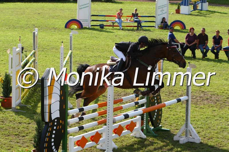 005M5714_Almes Boy_M Springen.JPG